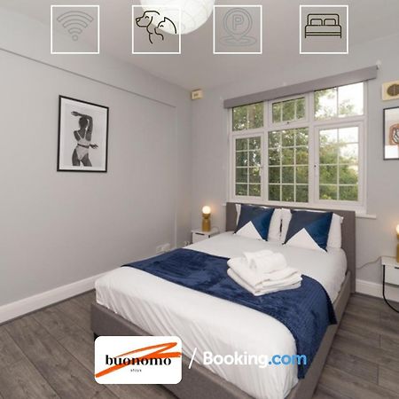 Two Bedroom Apartment By Buonomo Stays Short Lets & Serviced Accommodation With Balcony London Exterior photo