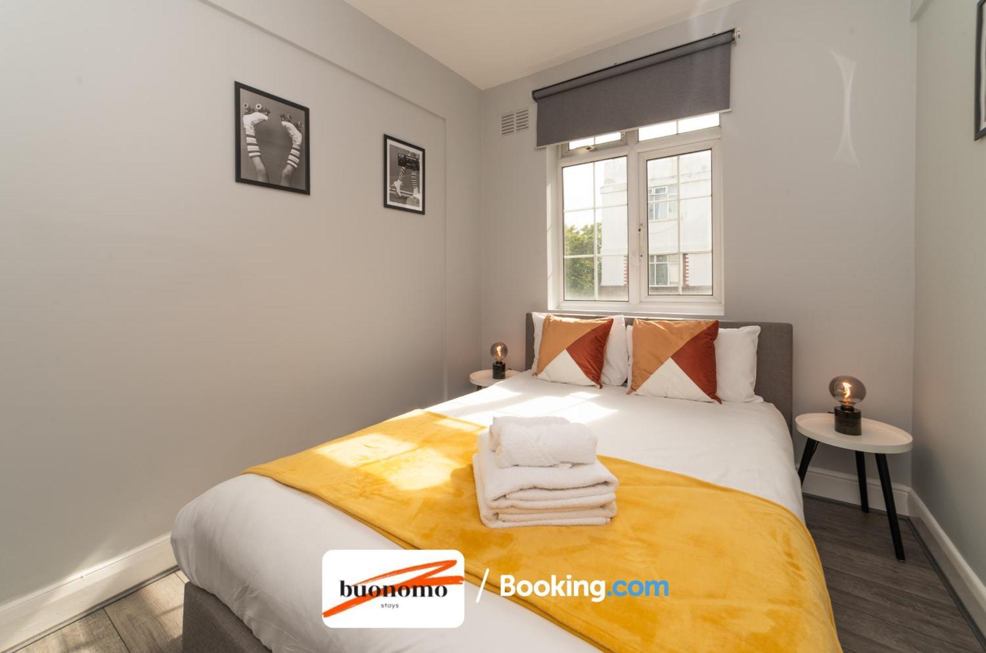 Two Bedroom Apartment By Buonomo Stays Short Lets & Serviced Accommodation With Balcony London Exterior photo
