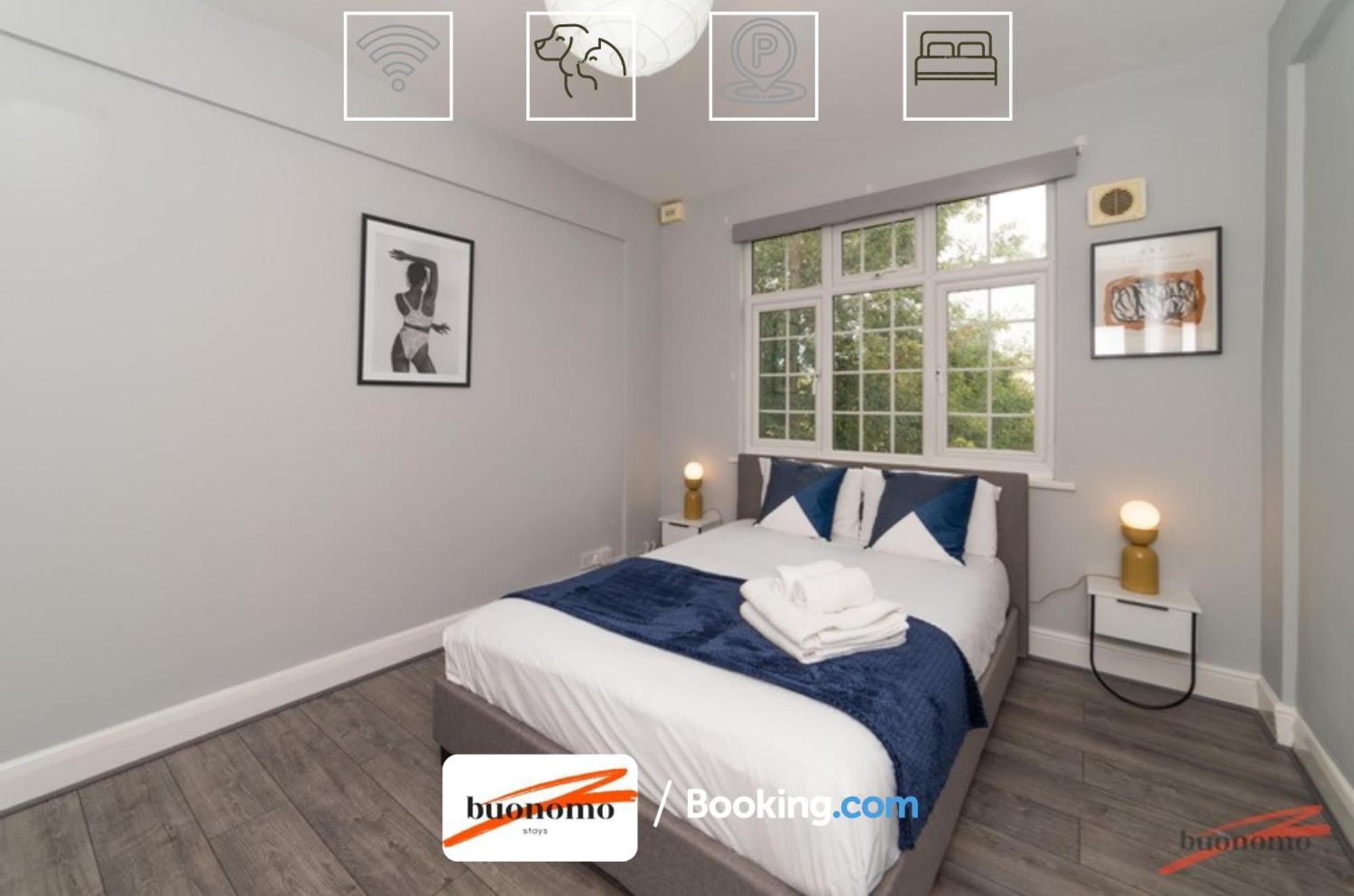 Two Bedroom Apartment By Buonomo Stays Short Lets & Serviced Accommodation With Balcony London Exterior photo